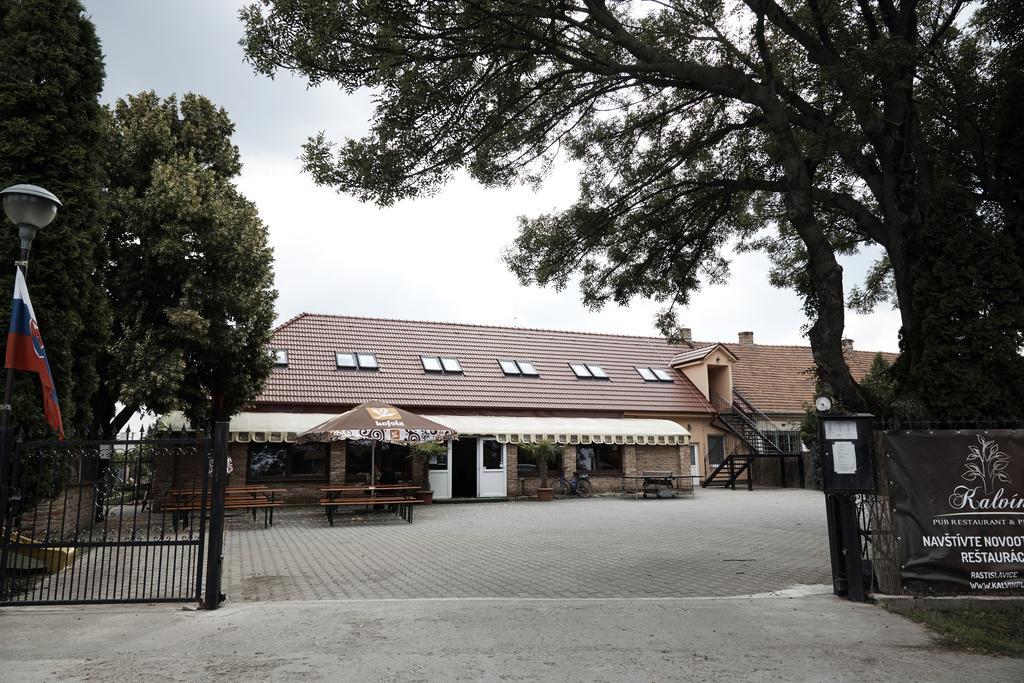 Kalvin Restaurant & Pension Dögös Kültér fotó